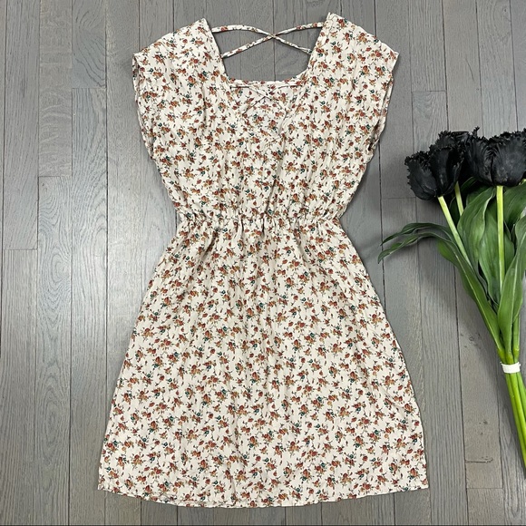 Body Central Floral Print Cap Sleeve Mini Dress - Picture 5 of 6